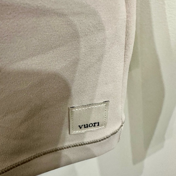 Vuori All the feels long sleeve mock neck size Medium Ecru (sand/off white) - Picture 4 of 5